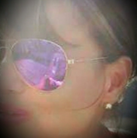 Meet your Posher, Lyn - Picture 1 of 1